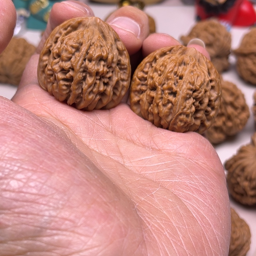 苗***琦文玩核桃吊坠喵99