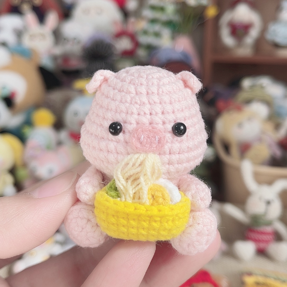 吃面小猪摆件能娃娃线材