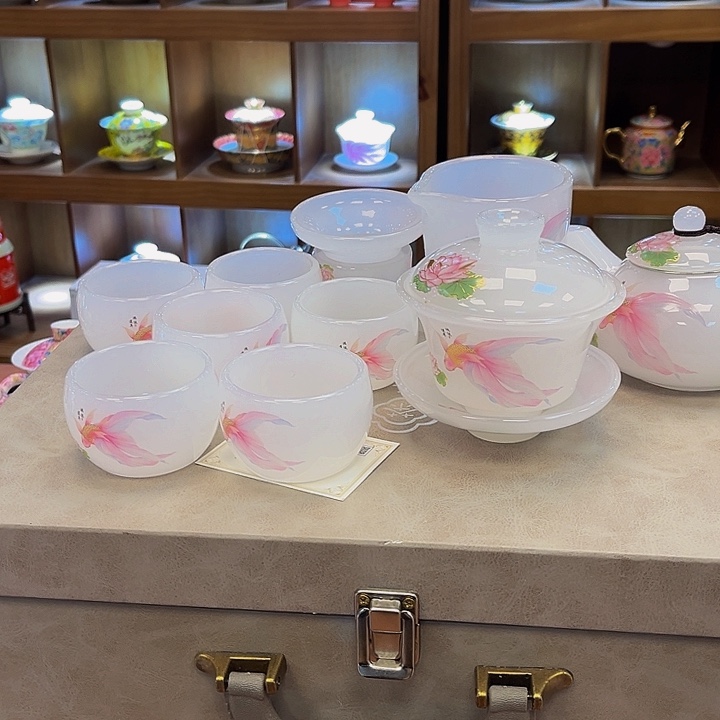 段泥茶杯吧啦吧啦的说了半天