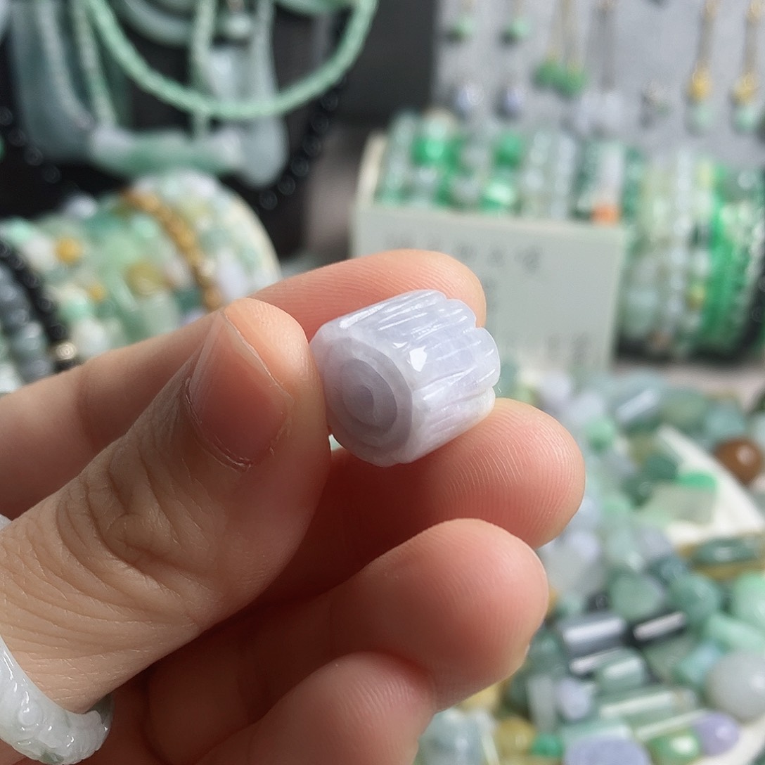 翡翠颈饰未镶嵌树桩