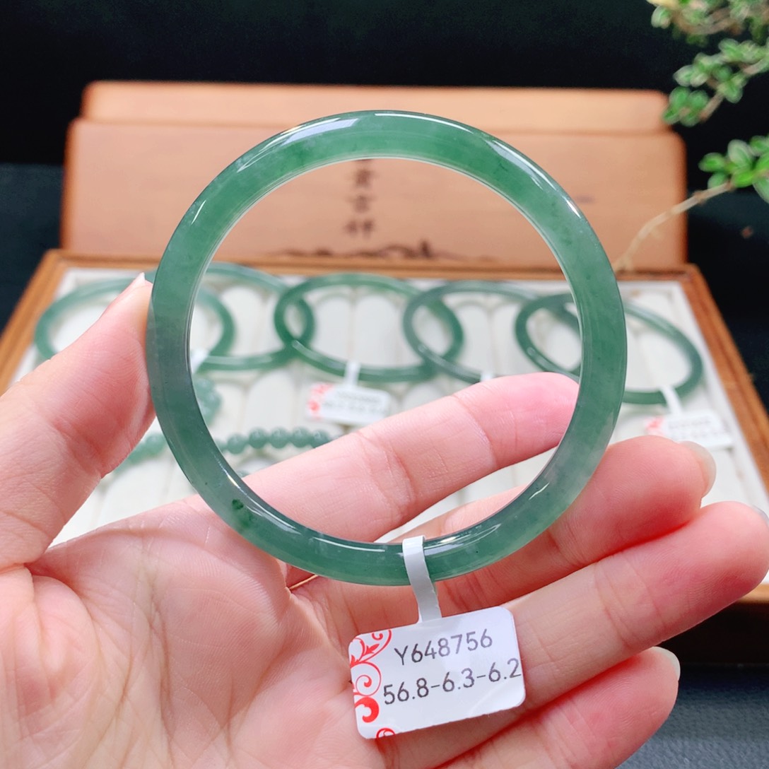 翡翠手镯（圆镯）未镶嵌