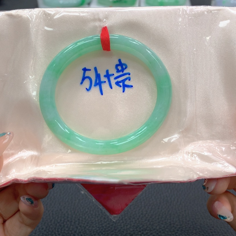 【闪购商品】翡翠手镯未镶嵌一**兔翡翠