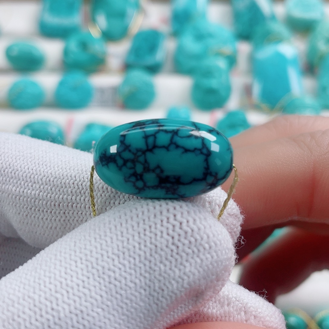 绿松石颈饰未镶嵌