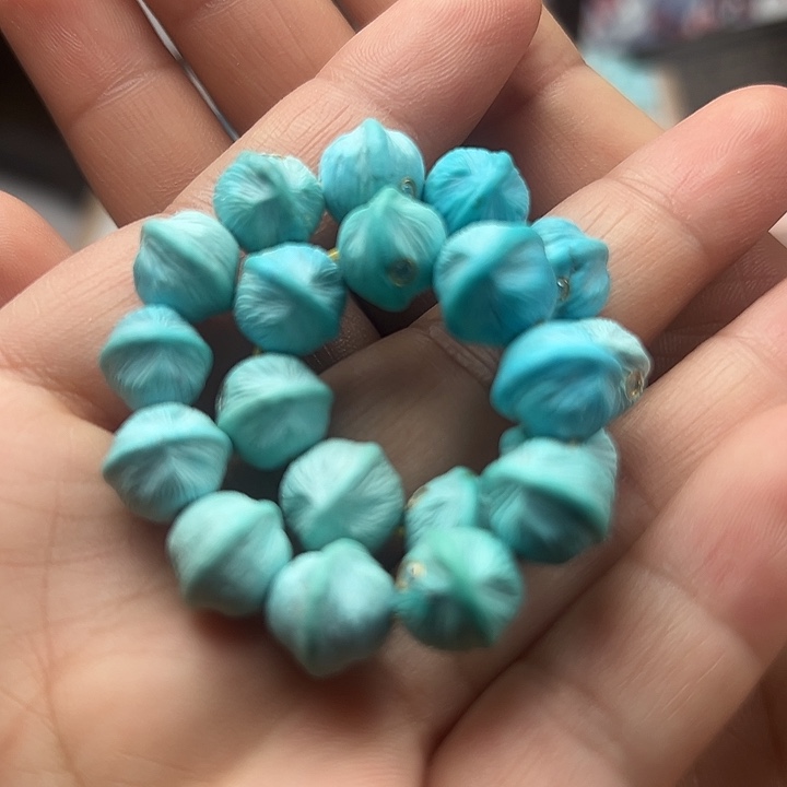 晓***哥绿松石未镶嵌颈饰