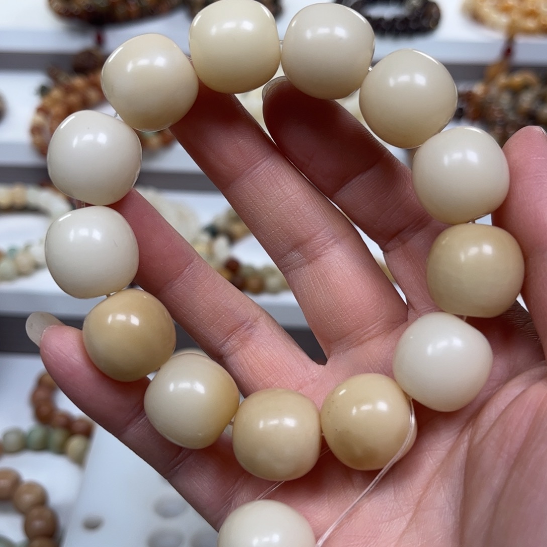 兔***姥白玉菩提吊坠补差价2.01