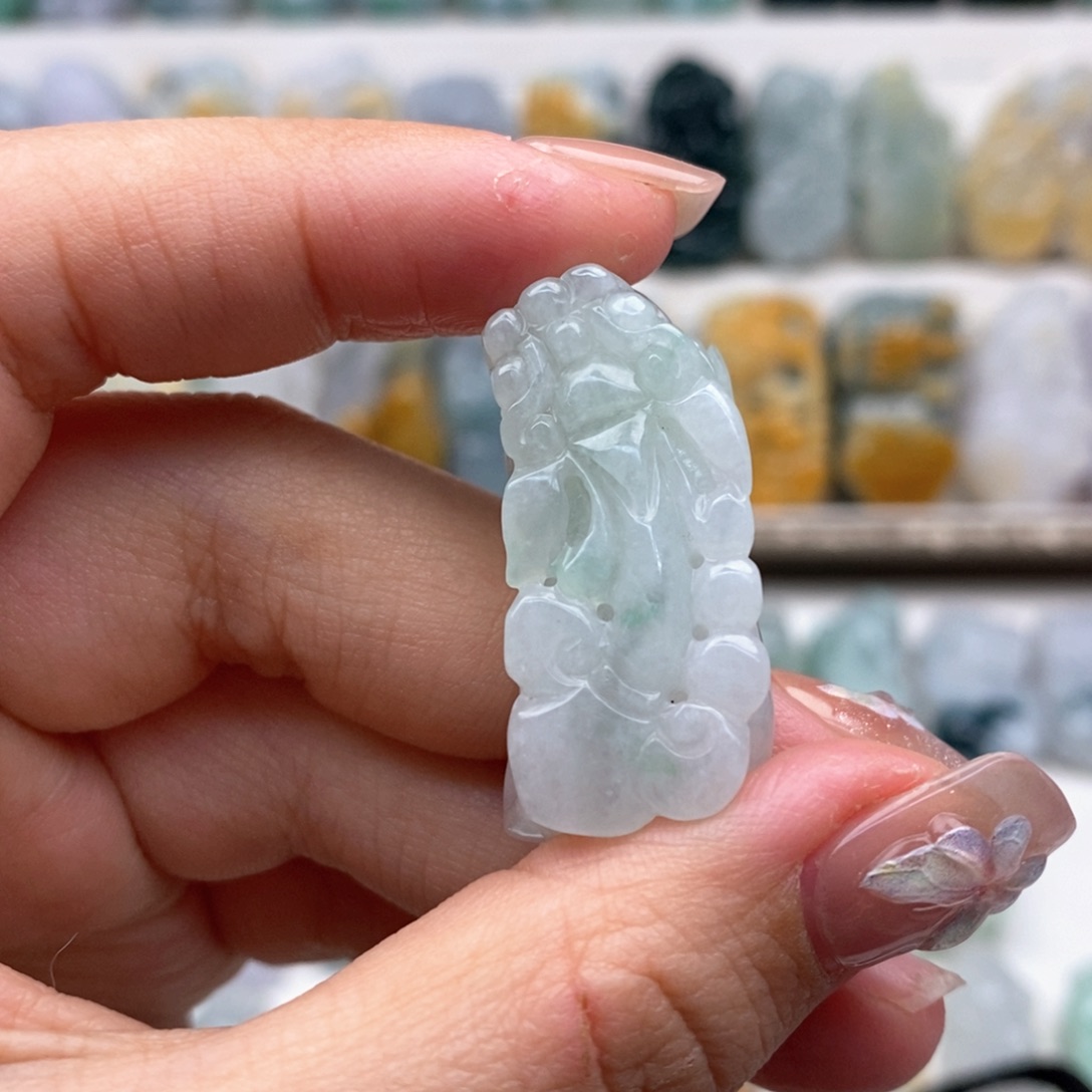 翡翠吊坠(赠链)未镶嵌