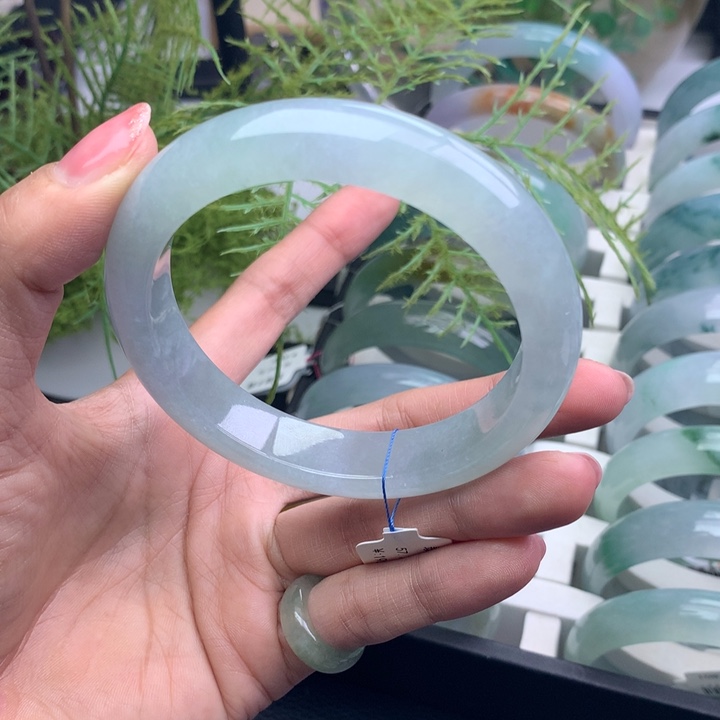 翡翠手镯未镶嵌天然翡翠手镯