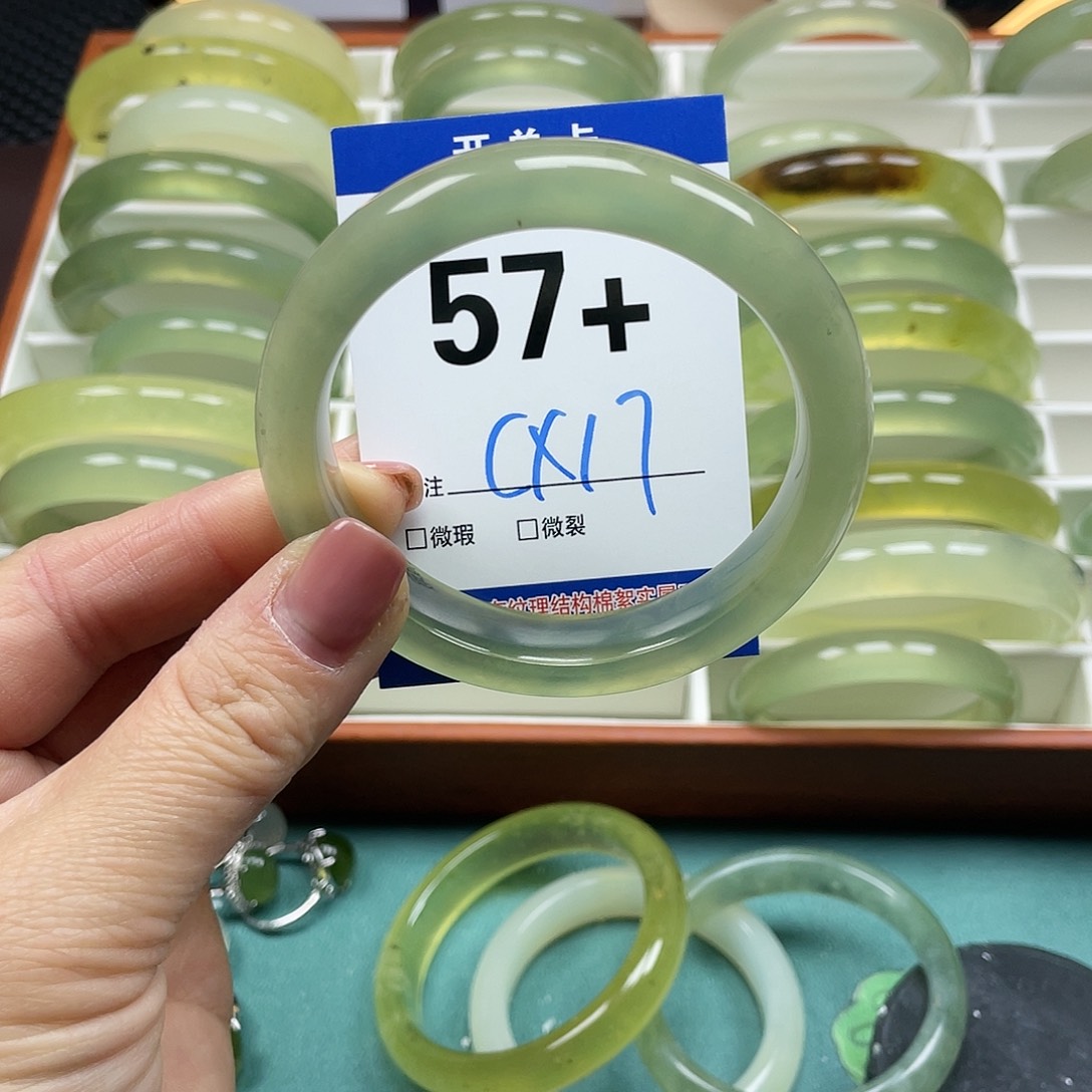 蛇纹石玉手镯未镶嵌娇*?