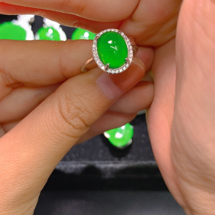 翡翠银S925镶嵌戒指一个