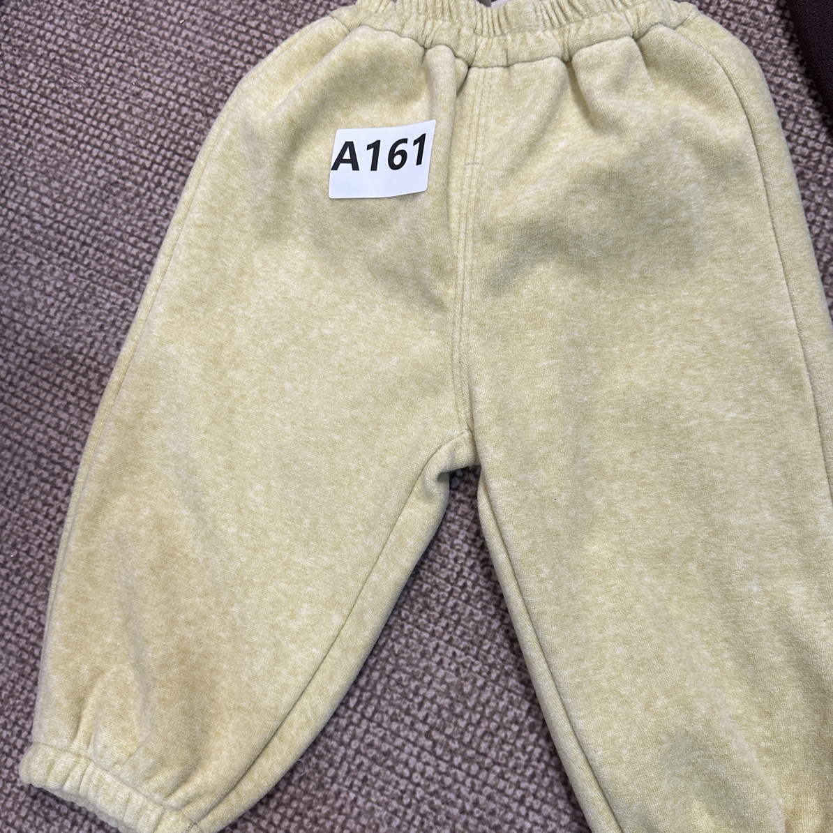 A161儿童黄色裤子