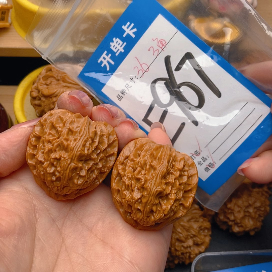 桃核吊坠核桃白狮子