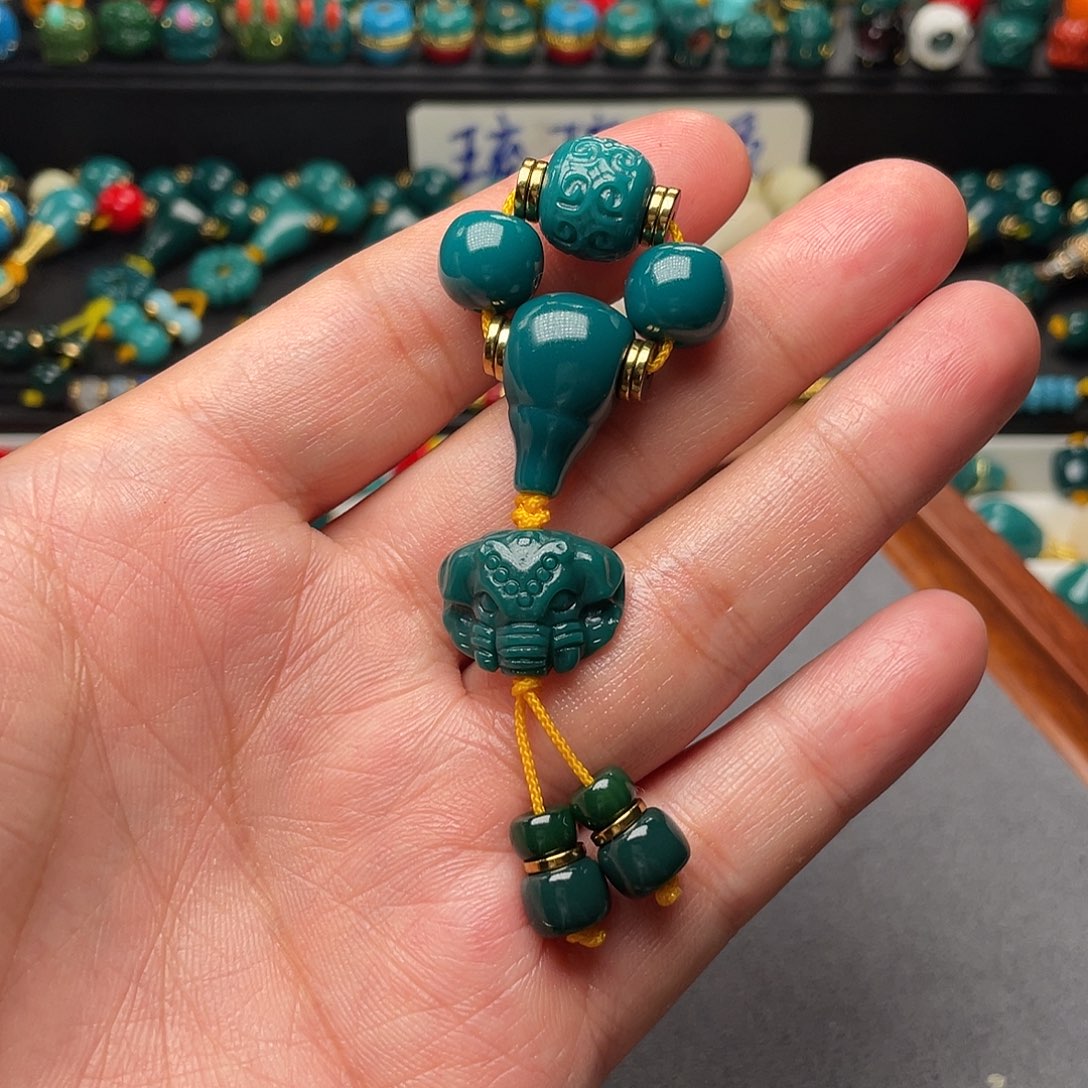 玻璃颈饰琉璃材质