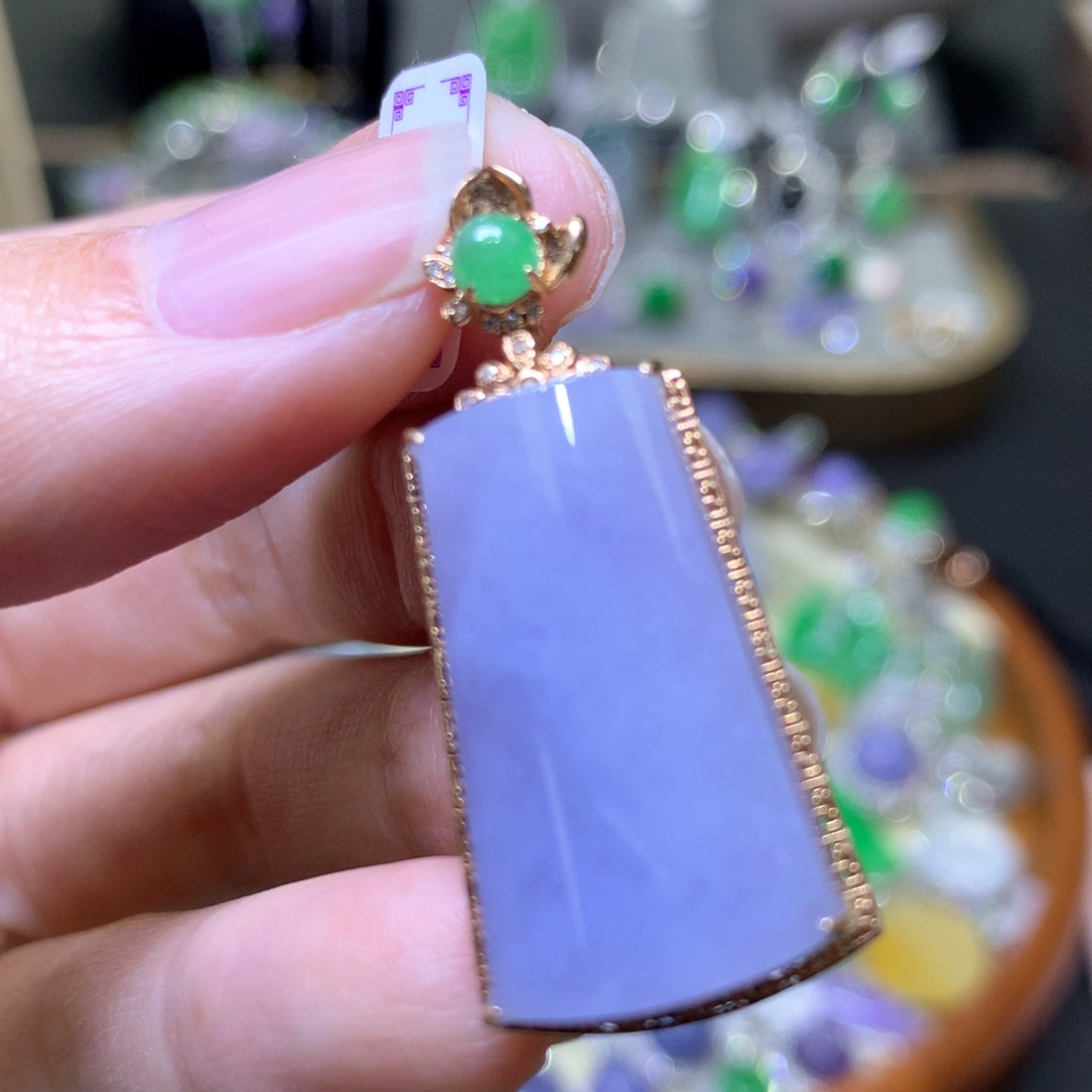 【闪购商品】翡翠颈饰18K金镶嵌翡翠吊坠项链