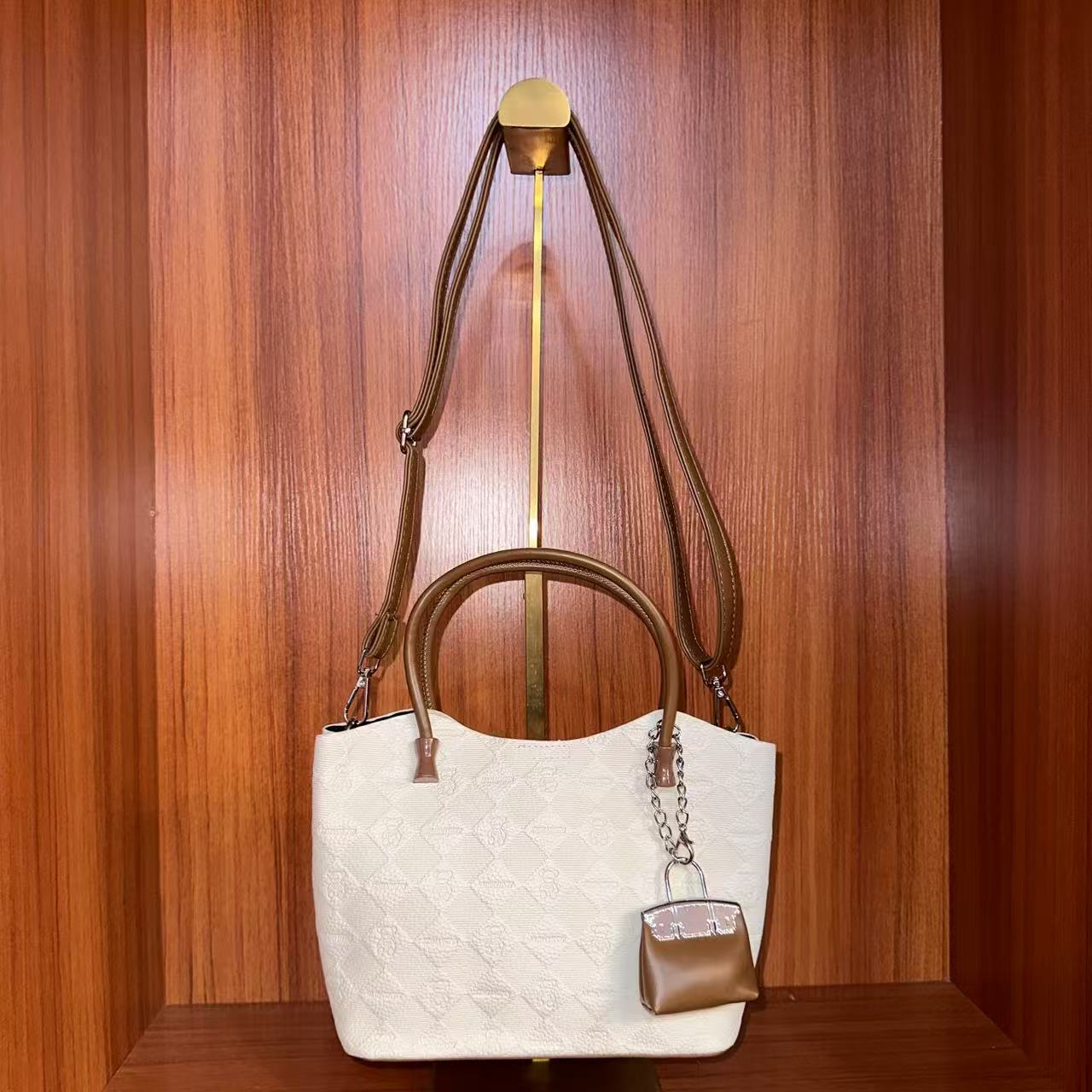 （依依专属）2025新款斜挎包18690