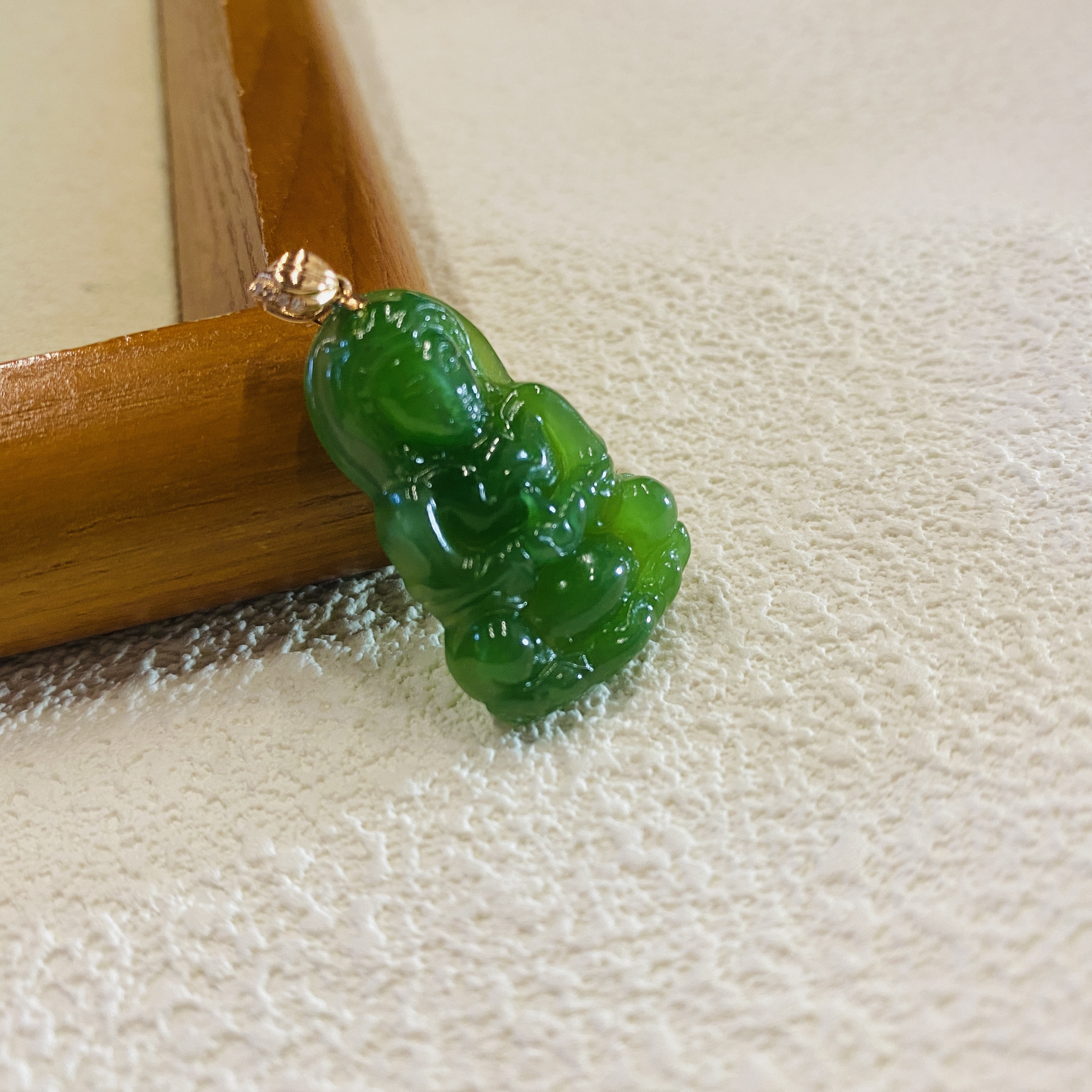 【V姐珠宝】DM01 和田玉碧玉观音吊坠 18K金镶嵌