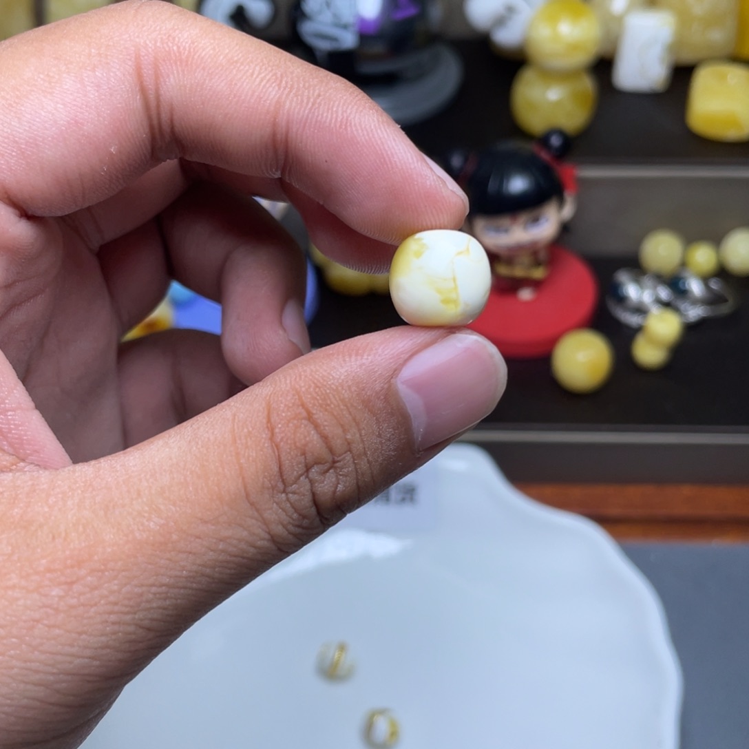 未镶嵌琥珀珠宝奇石