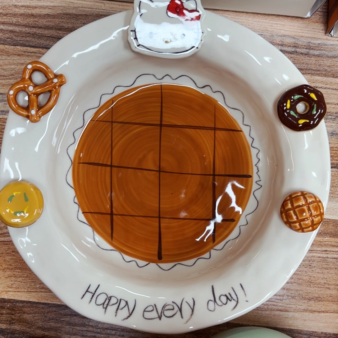 白瓷手工卡通猫八点五寸反口盘微瑕