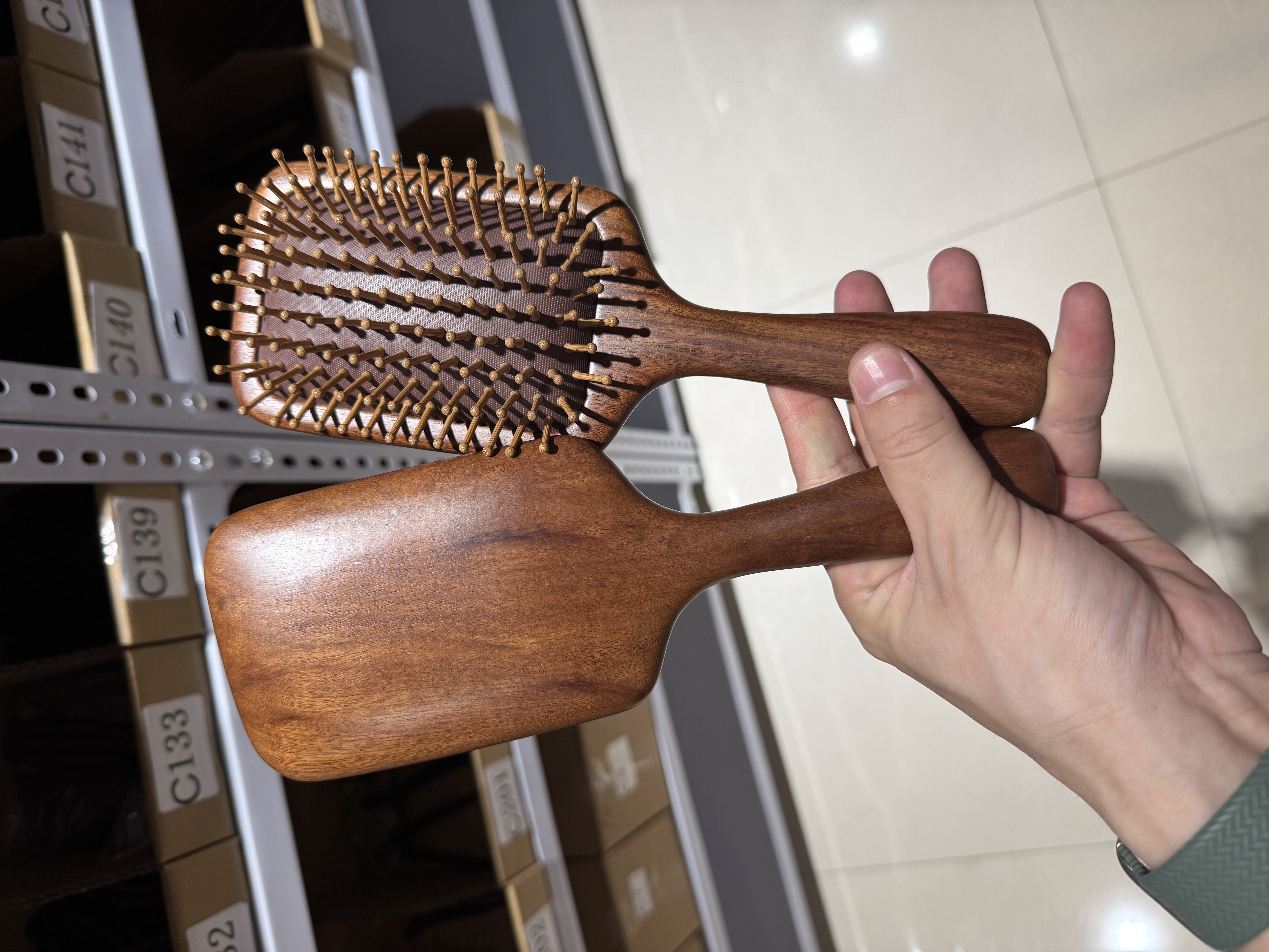 头梳  可爱女士通用卷发梳按摩梳便携顺发梳头家用木梳子防静电