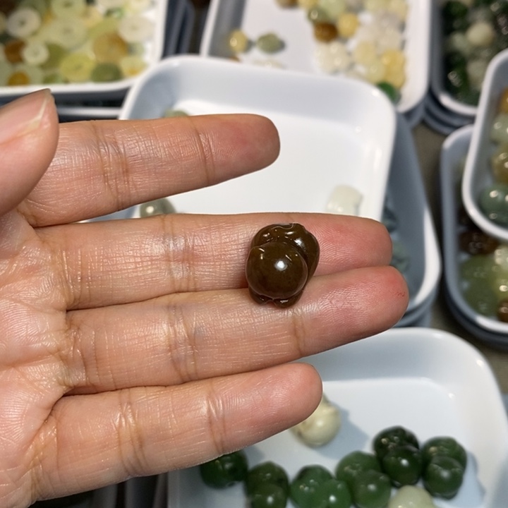 鼓***ᗢ和田玉未镶嵌手链