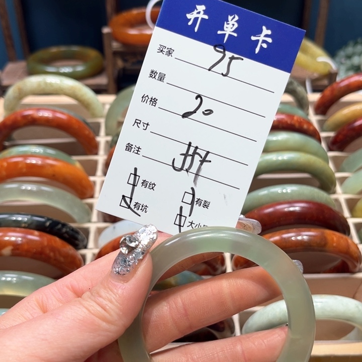 蛇纹石玉手镯未镶嵌得*缘