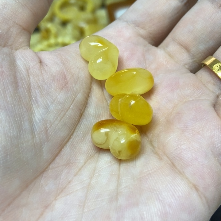 蜜蜡未镶嵌裸石多样性发货其一
