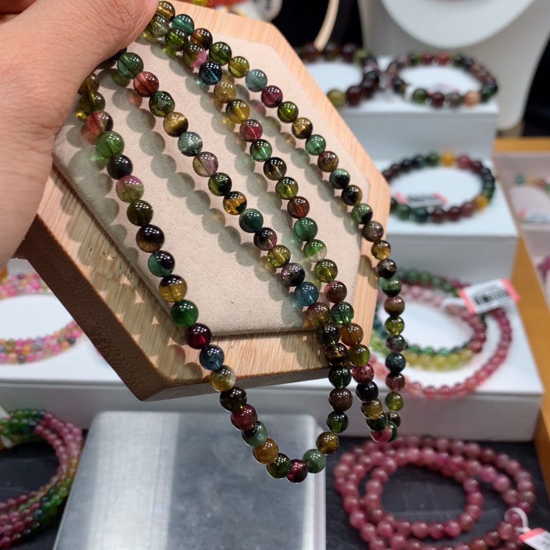 碧玺手链未镶嵌    5.8mm。   