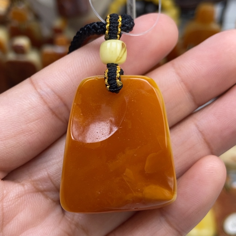 【闪购商品】琥珀颈饰未镶嵌