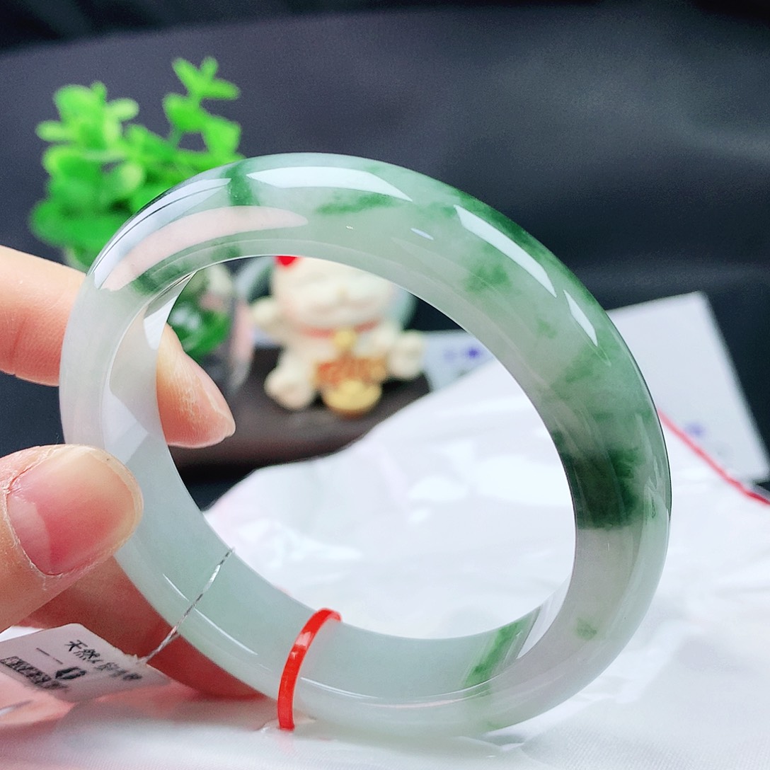 翡翠手镯未镶嵌56轮胎