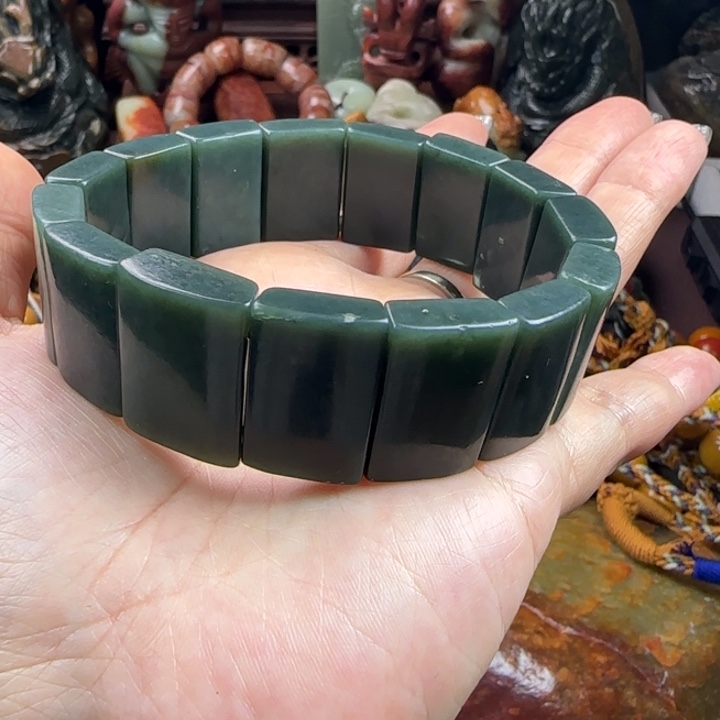 透闪石质玉未镶嵌珠宝奇石