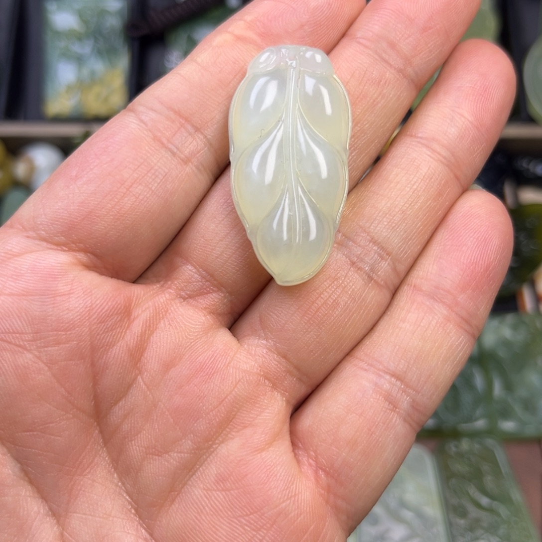 蛇纹石玉未镶嵌吊坠(赠链)