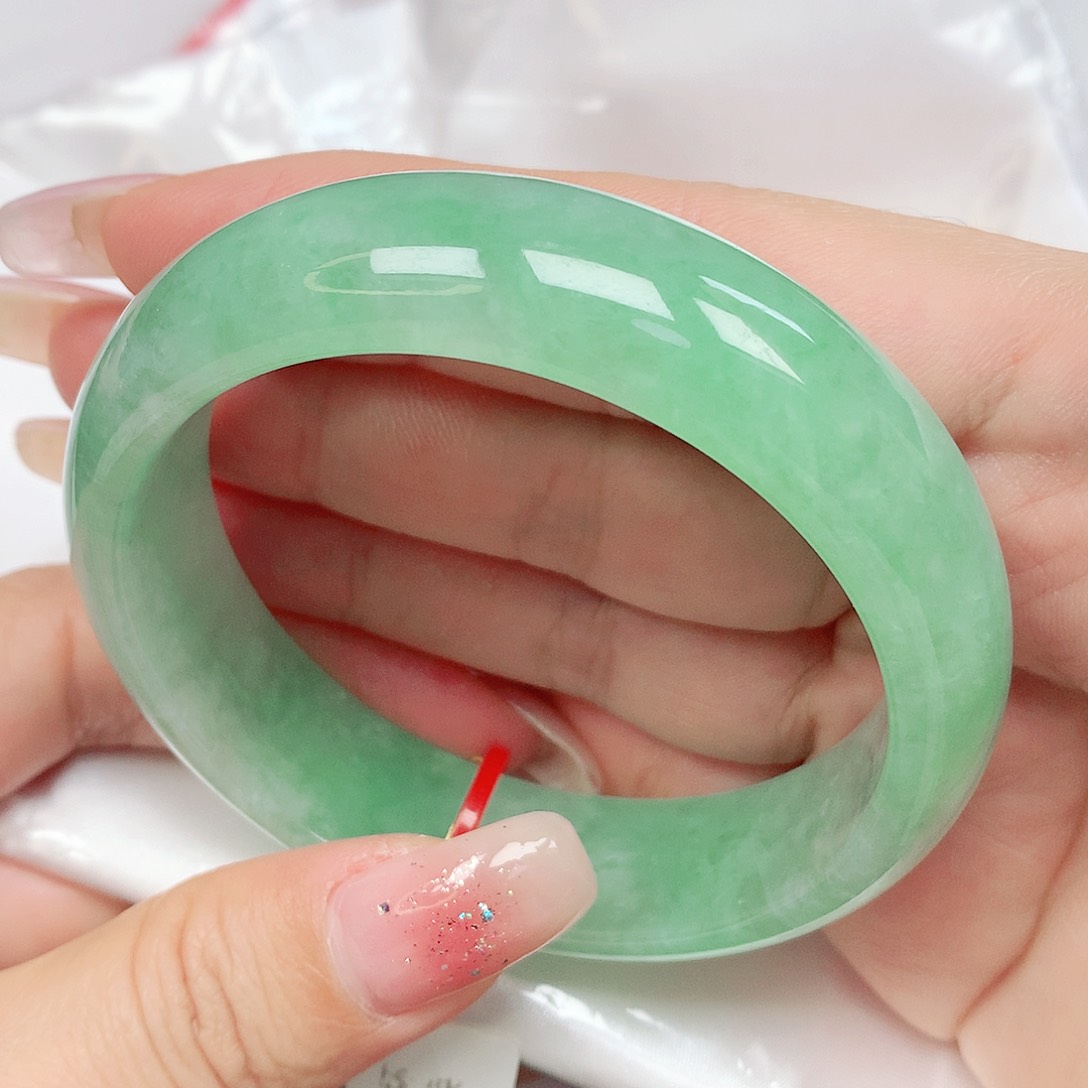 翡翠手镯未镶嵌抖音888