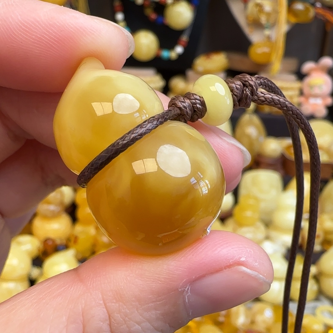 琥珀未镶嵌套链天然俄料蜜蜡葫芦吊坠，