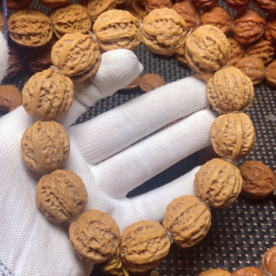 文玩核桃手串黄皮粗筋八棱