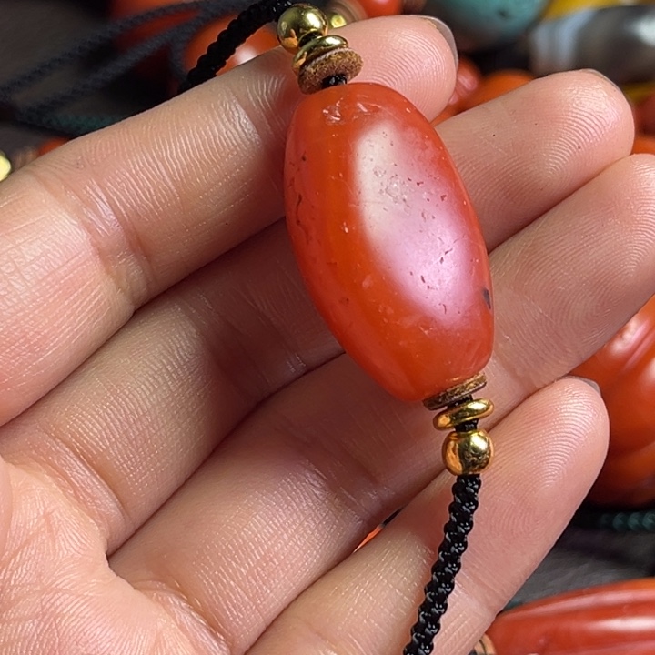 颈饰琉璃淡*琉璃………….