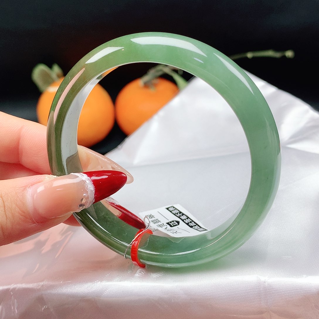 翡翠手镯未镶嵌57圈