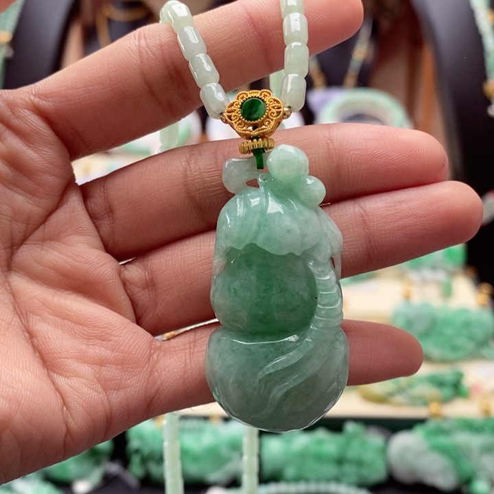 翡翠颈饰未镶嵌翡翠吊坠