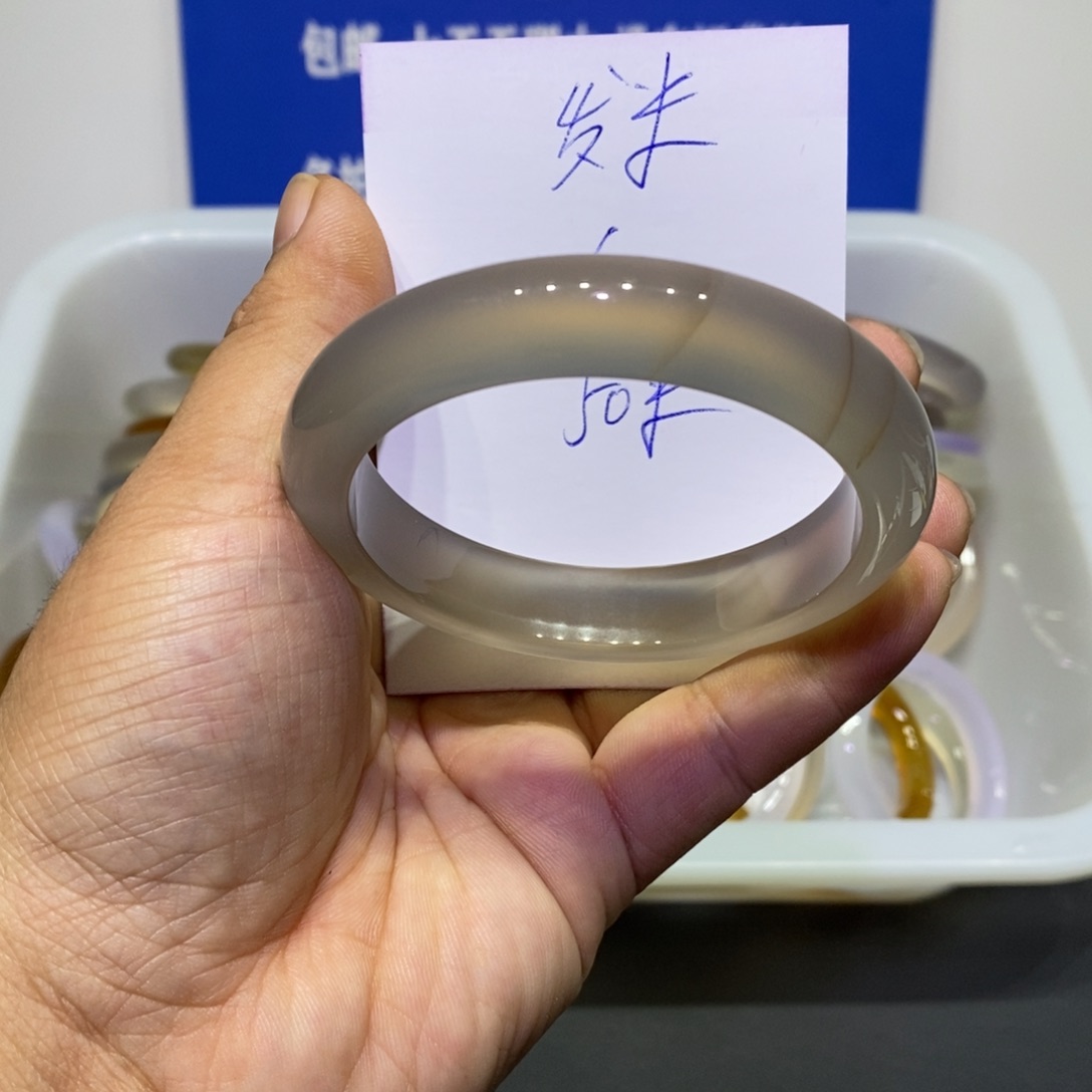 龚***）玛瑙/玉髓未镶嵌手镯