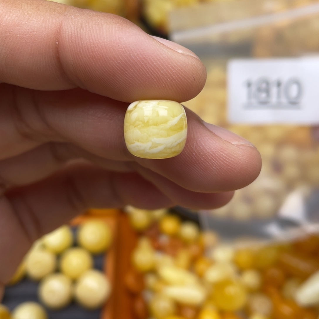 琥珀珠宝奇石未镶嵌11.7m 微瑕 一线天