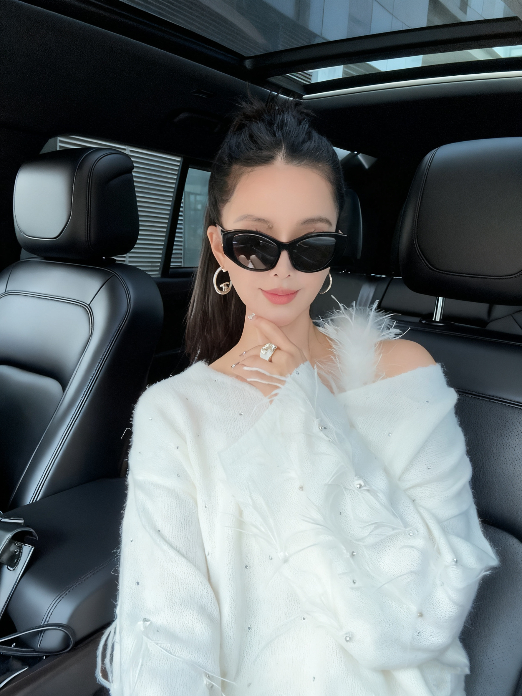 LSMMS休闲满天星镶钻温柔主义宽版V领纯色毛衣流苏袖女百搭1237