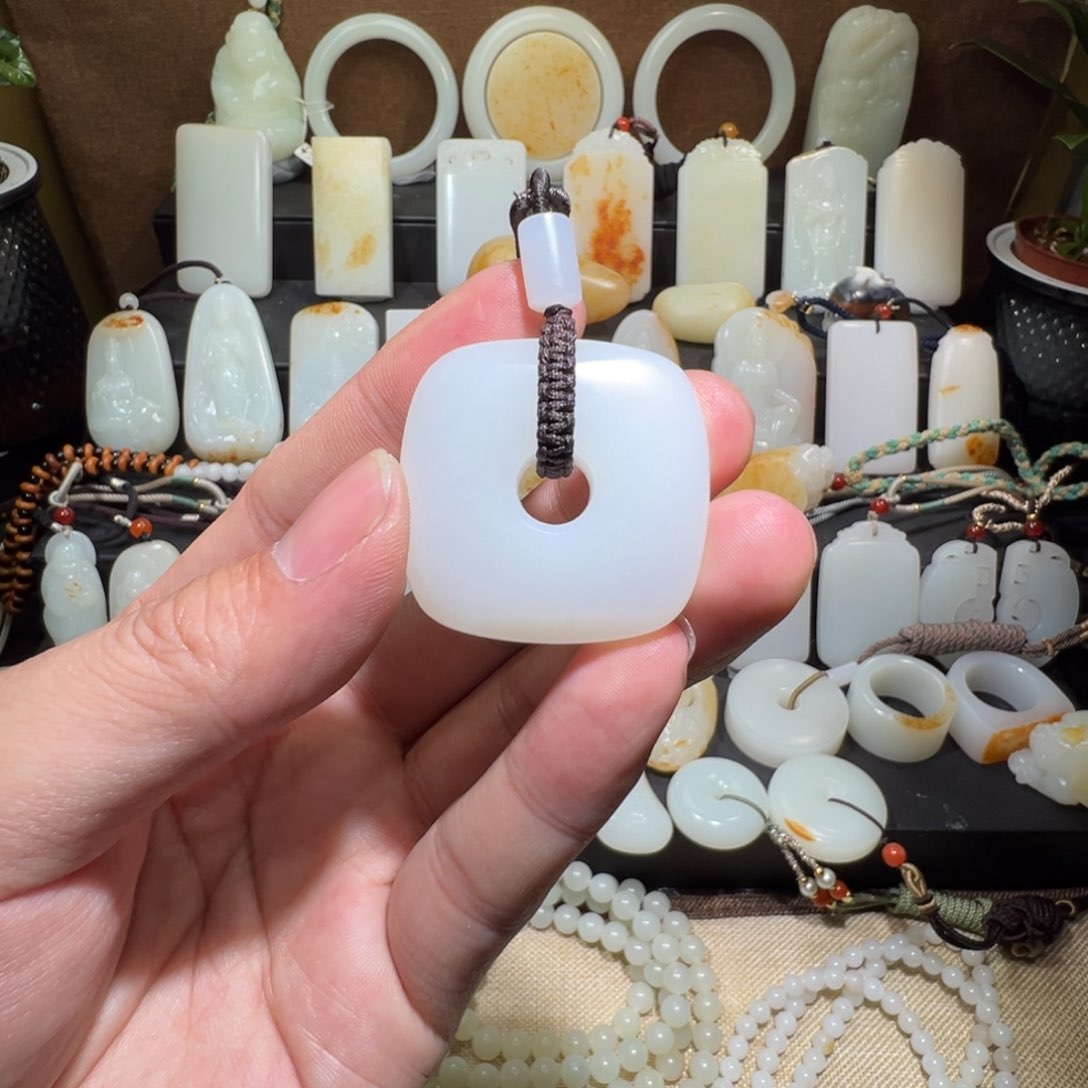 和田玉吊坠(不含链)未镶嵌金**缘