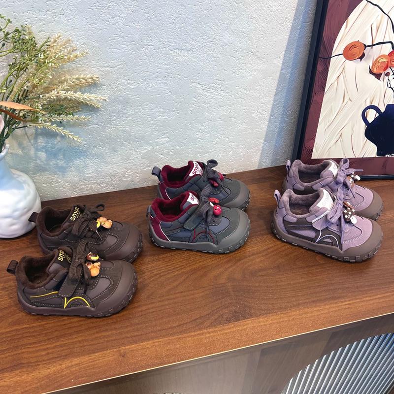 2025新款儿童加绒休闲鞋男女童软底保暖系带宝宝秋冬舒适时尚鞋靴