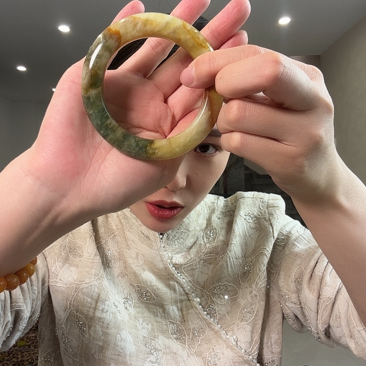 ****子蛇纹石玉未镶嵌颈饰