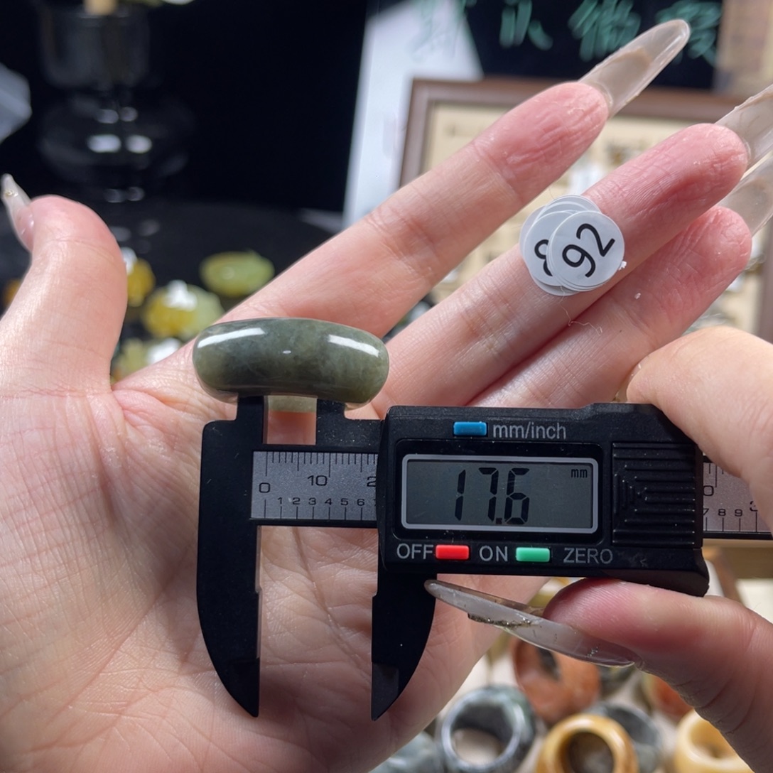 蛇纹石玉未镶嵌戒指