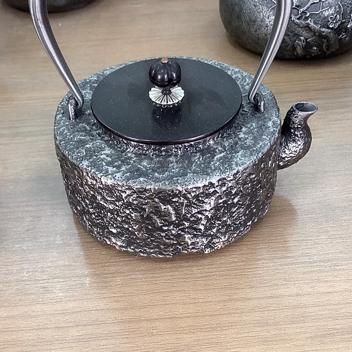1700毫升砂铁壶岩石纹纯手工打造