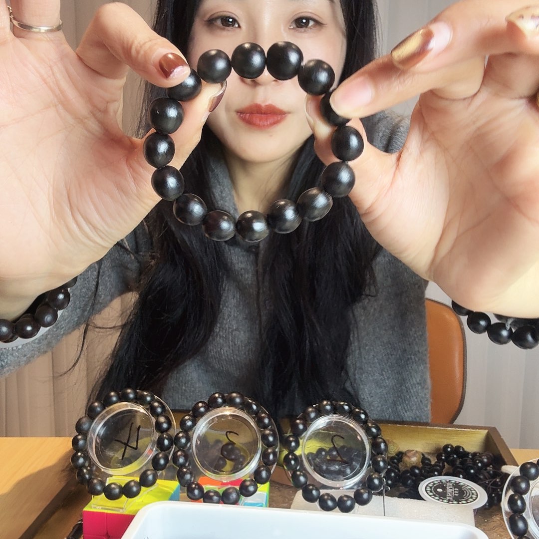 大叶紫檀（黑酸枝木类）