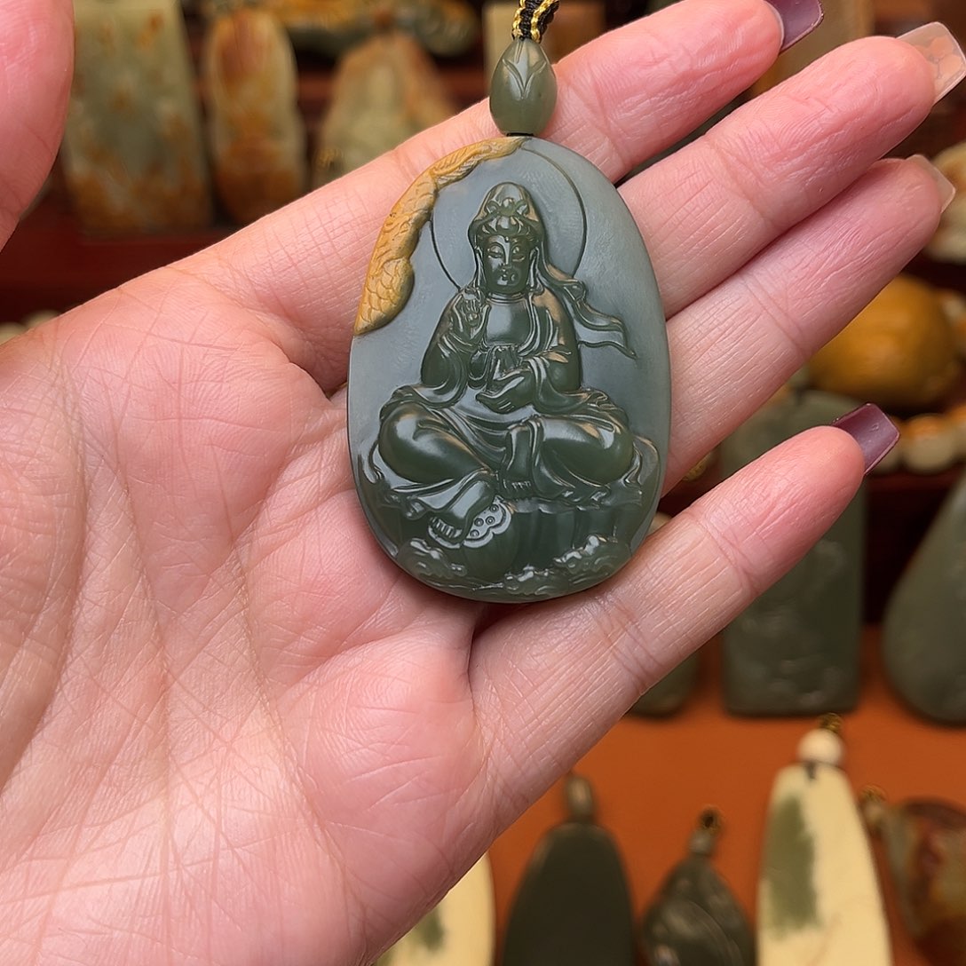 岫岩河磨玉（透闪石质玉）颈饰未镶嵌瑞*
