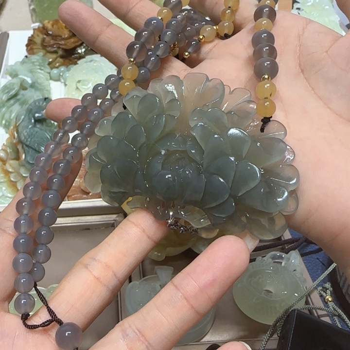 蛇纹石玉吊坠未镶嵌