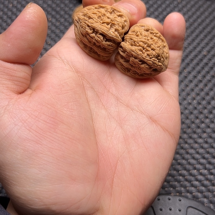 文玩核桃吊坠唐三角