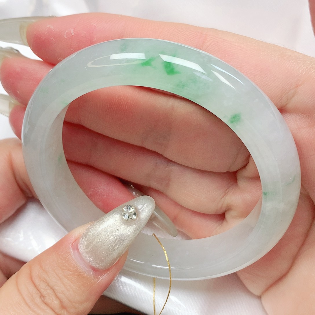 翡翠手镯未镶嵌抖音711