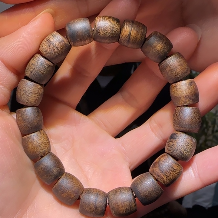 沉香手串乌身圆叶鼓珠1.1手串11克+